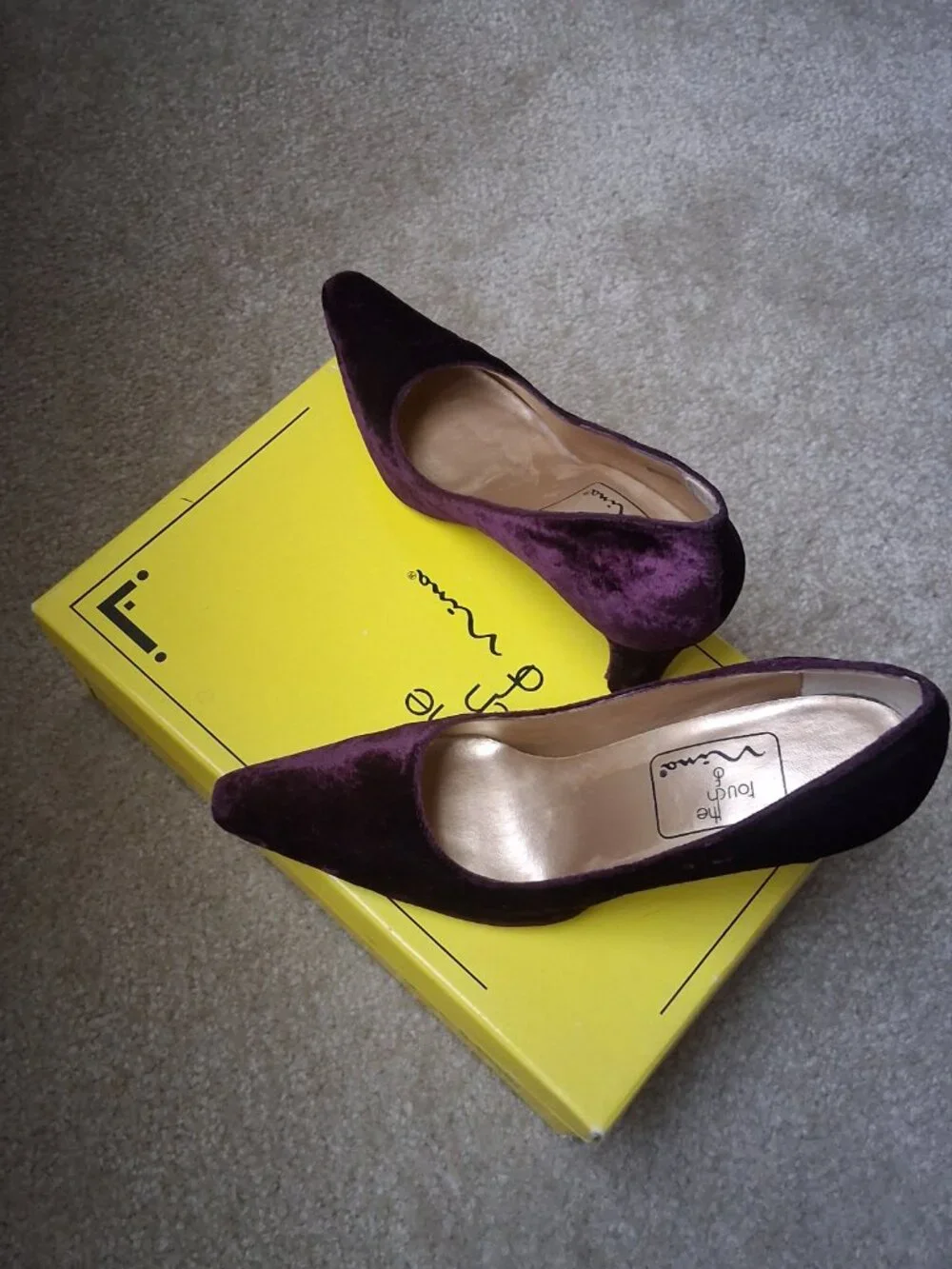 Vintage Y2K The Touch of Nina Wine Velvet Pumps Heels 6.5M